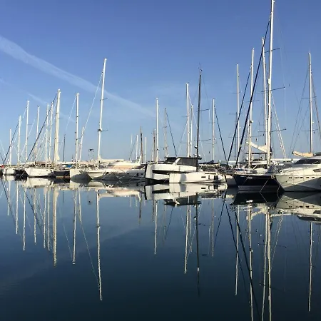 Motor Yachts Alena 56 *